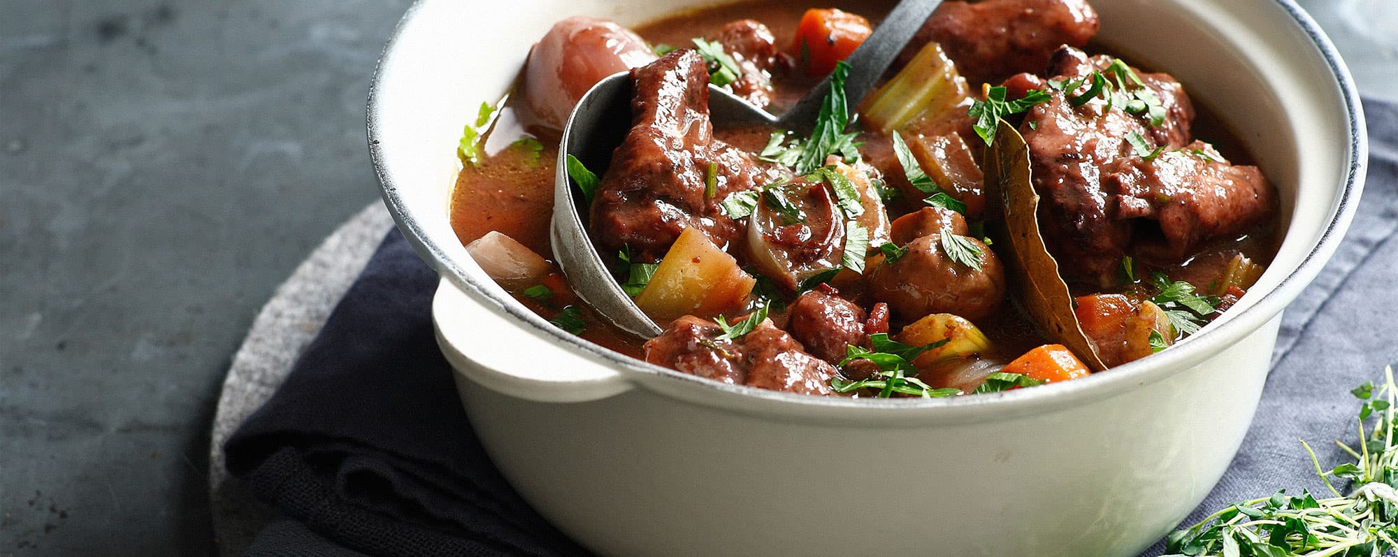 Rykande färsk boeuf bourguignon.