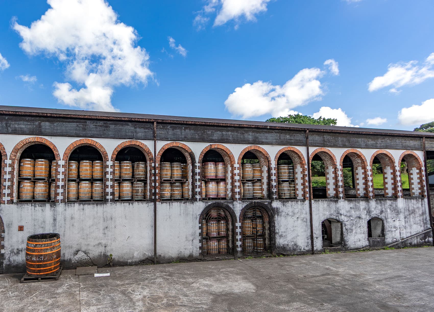 Lagerhus med romfat i Martinique