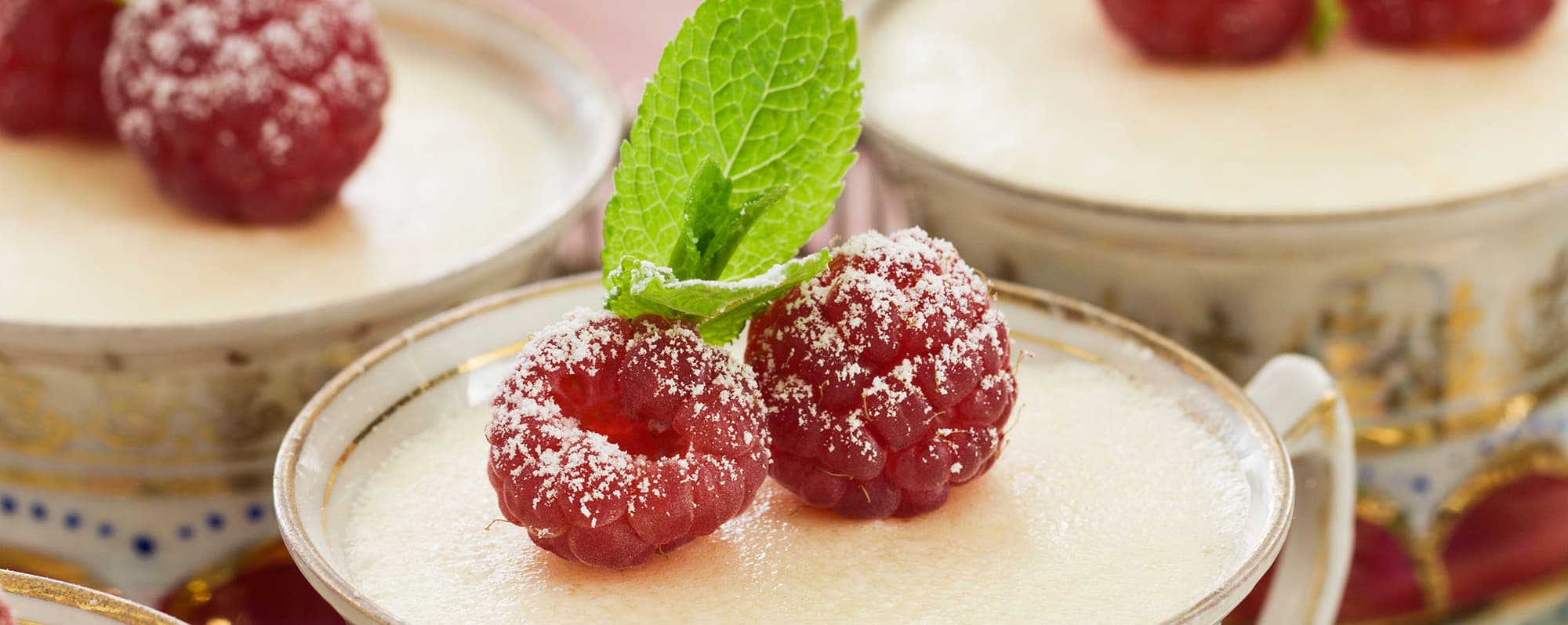 Dessert färska hallon