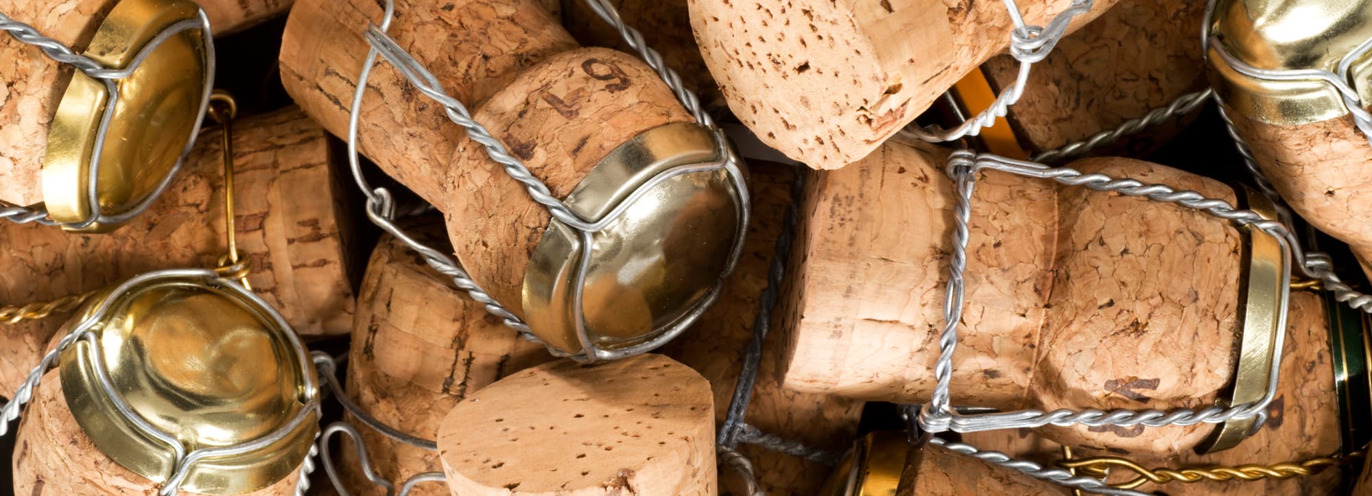 Att servera champagne och mousserande vin